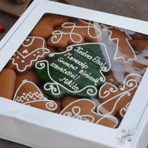 Elegáns kraft papír díszdoboz szalaggal