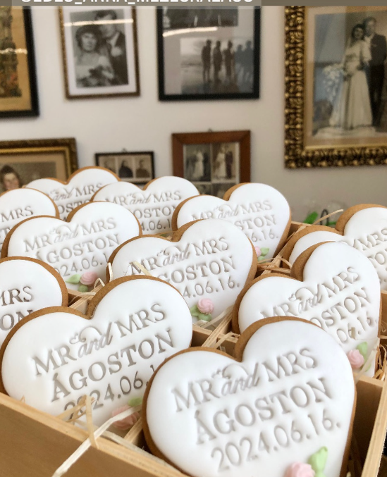 Mr and Mrs esküvői mézeskalács